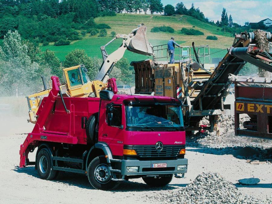  Mercedes-Benz Atego 1823 1998 года  (фото 4 из 13)